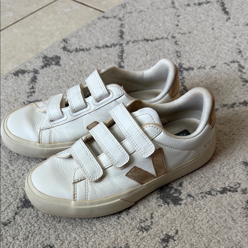 Veja Recife Sneakers, size 7 women’s